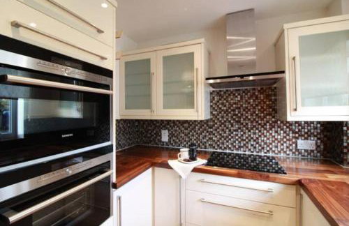 Cheerful Two-Bedroom Residential Home - Foto 8