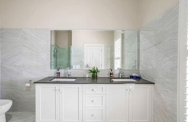 Grandview Accommodation - The Elm Tree Apartments - Photo 48