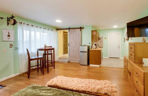 Soothing Studio with Lush Views 2 Mi to Beach! - Foto 15