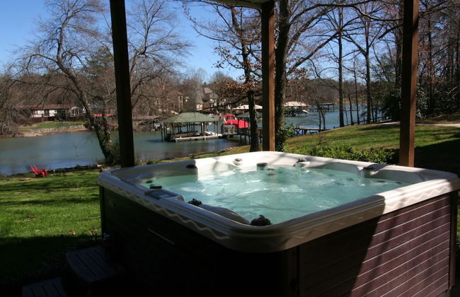 Lakeside Lodge by Avantstay Hot Tub Dock - Foto 1