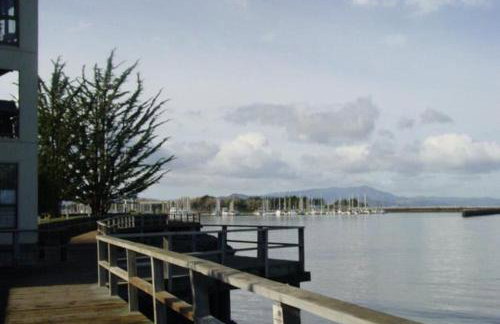 Modern Bayview Apartment by the Water - Foto 8