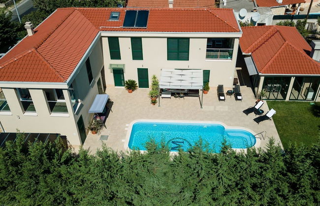 Luxury Villa With Heated Pool, Terrace, and Outdoor Amenities for Relaxation - Foto 52