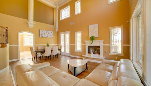 Resort-Style Oasis Expansive Riverside Mansion - Foto 5