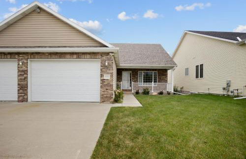 Charming 5BD - UNL 5mins - BBQ, Games & Backyard - Foto 29