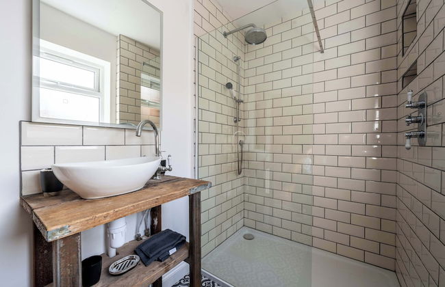 Host Stay Sherrington Road Abode - Photo 12