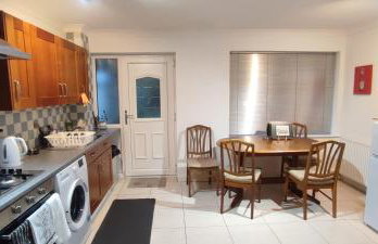 Sheffield Arena Meadowhall Interchange with off road free parking & CCTV - Foto 6