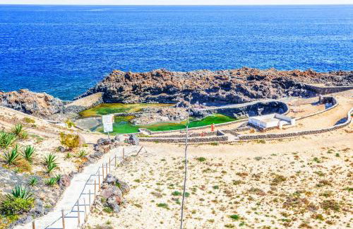 Boutique Beach Villa by Lanzarote Retreats - Private Pool - 1 min walk to Sea Pool - Photo 54