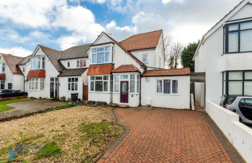 Large Comfy 4 Bedroom House, Ideal for Workers, FREE Parking - Foto 13