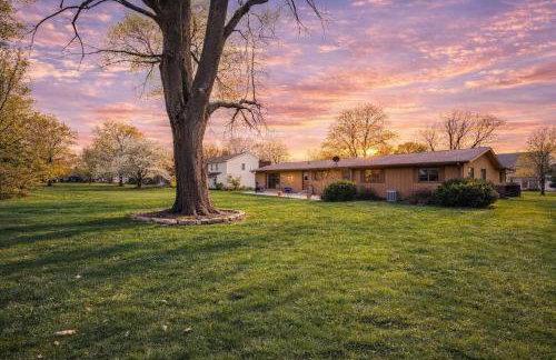 Near Shopping & Dining- The South Bend Bungalow - Foto 8