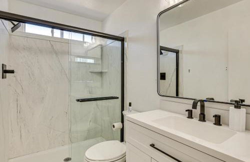 Near Shopping and Golf Family Retreat in Las Vegas! - Photo 16