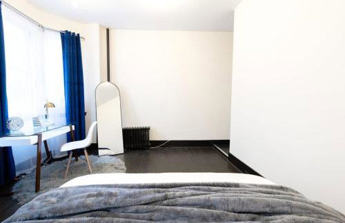 E10-1 Designer East Village Townhouse 1BR - Foto 58