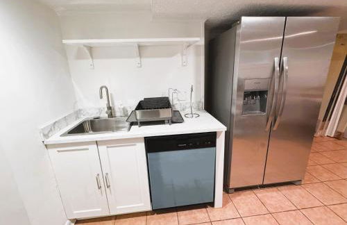 Entire 4 bedroom familyfriendly basement apartment, MetroWalk - Foto 12