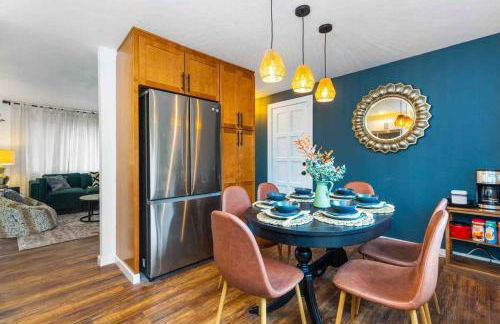 Luxury Living - Kirkland Stylish Home - Prime Spot - Photo 9