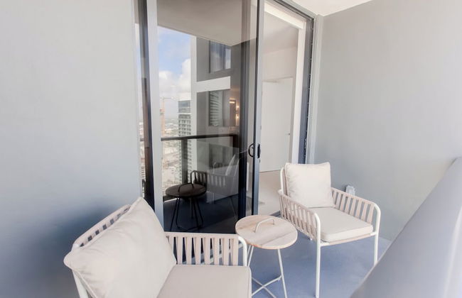 Luxurious Downtown Escape - Photo 33