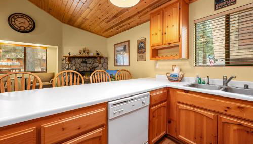 Moonridge Heaven - Cozy cabin with beautiful rock wood burning fireplace! - Foto 4