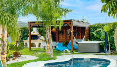 Antonakis Villa Secret Pool & Hot Tub Hideaway - Foto 5, Garden, sunbed, Garden view