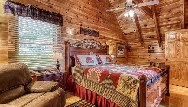 Majestic Mountain View - Great Location! - Convenient To Everything! 2 Bedroom Cabin by RedAwning - Foto 4, Habitación