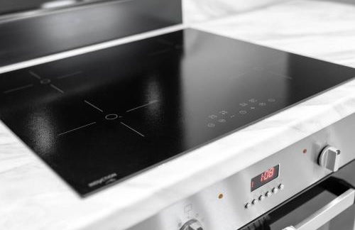 Stylish Apartment - 2 Bedrooms - Balcony - Parking - Netflix - Wifi - 7MC - Foto 18