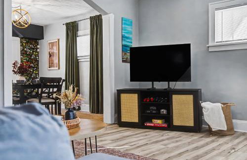 Newly Renovated and Designed Near Downtown - Foto 15