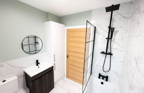 6 The Royal Serviced Apartments, Harwich - Fast WiFi, Private Parking - Foto 3