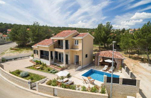 Seafront Villa Noah with heated pool - Foto 13