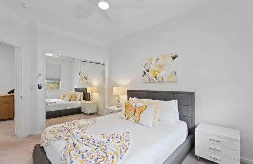 # Marbella Lane-Elegant 3BR Getaway with Superb Views - Foto 26