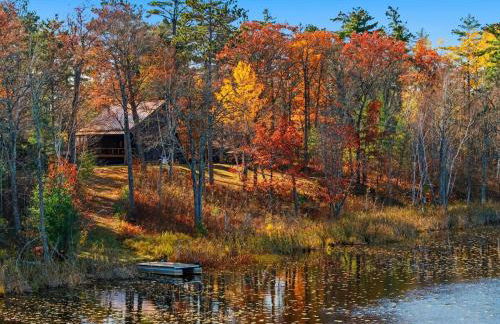 The Log Haus, a newly renovated lakefront cabin close to the trails - Foto 38
