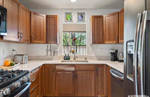 Downtown Retreat: Convenient Family Cottage - Foto 17