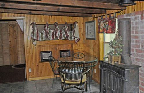 Rustic Waterfront Cottage Rental on the Guadalupe River in Texas - Photo 8