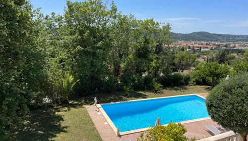 Rez de villa , beau jardin avec piscine - Foto 4