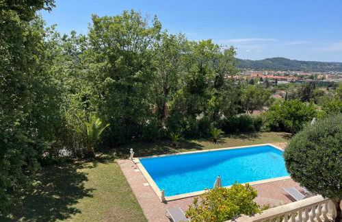 Rez de villa , beau jardin avec piscine - Foto 4