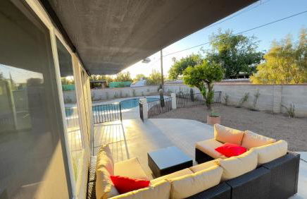 Private Home - Heated Pool, Billiards, Darts, Foosball, Fireplace, 5 Smart TVs, BBQ, Cotton Bedding - The Saguaro Sanctuary, Pool Heat Optional - Foto 4