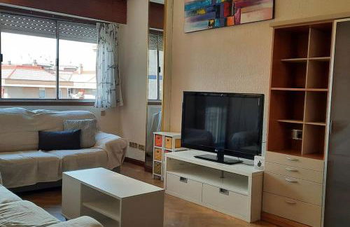 Piso amplio, iluminado y muy bien comunicado - Foto 3