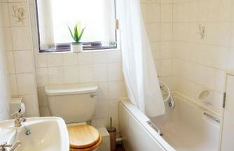 18PG Dreams Unlimited - Budget Flat w free parking - Slough Windsor Heathrow - Foto 18