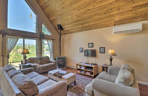 Riverfront Hungry Horse House with Large Deck! - Foto 8