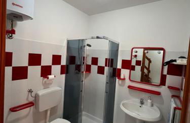 Villetta MP casa sviluppata su due piani con doppia veranda e parcheggio privato - Foto 20