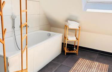 CLUBHAUS 6 - Dachwohnung mit 2 Schlafzimmern, Balkon & Netflix - Photo 10