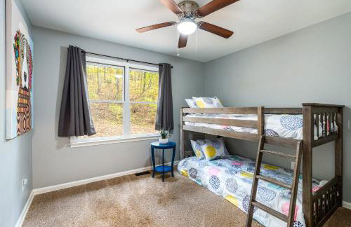 Hot Tub, Deck&Grill, Game Room, WiFi at Cute Cabin - Foto 19