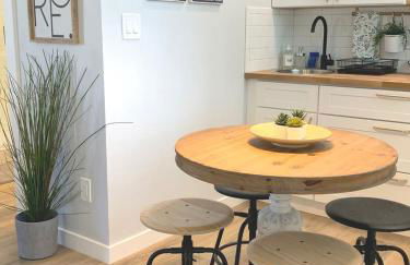 New cozy studio 2 queen beds kitchen walk to water! - Foto 15