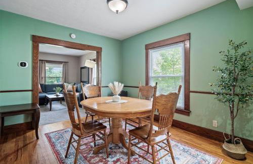 Historic District w Fully Stocked Kitchen and Sleeps 6 - Photo 3