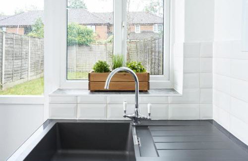 3 Bedroom Home in Central Milton Keynes - Photo 12