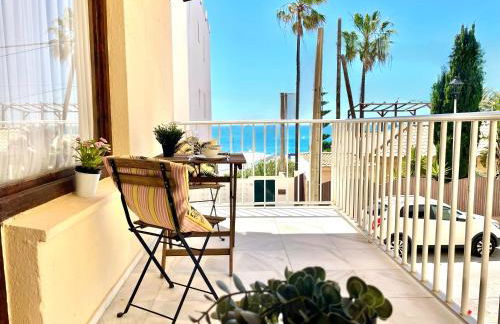 GATU Villa Cielo y Mar junto la playa, terraza , wifi y vista al mar ," Preferente mayores de 25 años y familias " - Foto 2