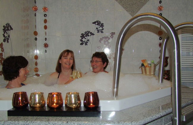 Alpine View Wellness Escape - Photo 8