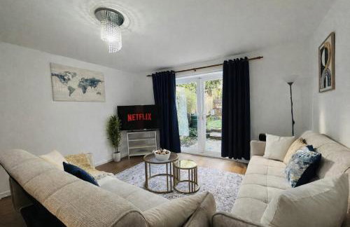 4 Bed Cosy Home w Free parking, Pets Welcome - Foto 8