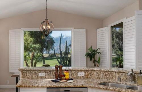 Luxe Palm Springs Villa- Sunset Oasis Private Heated Pool & Spa on Golfcourse - Foto 38