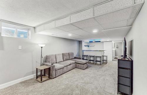 Near Beach! Group-Friendly Michigan City Retreat - Photo 17