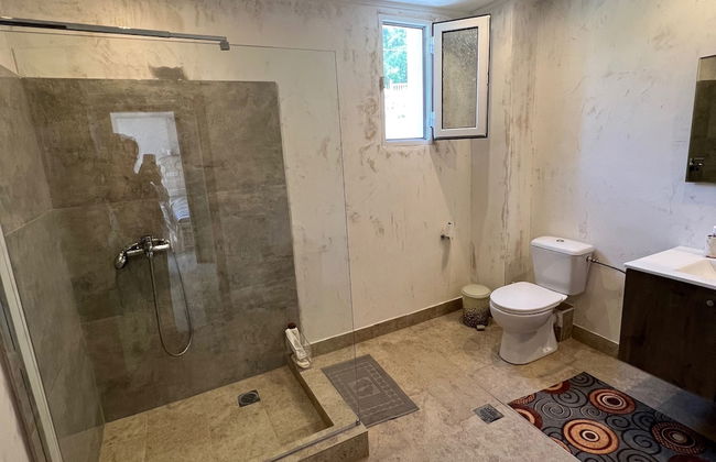 Paris use at Ratzakli - Photo 24