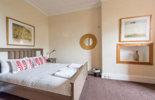 3 bed overlooking meadows park - Foto 35