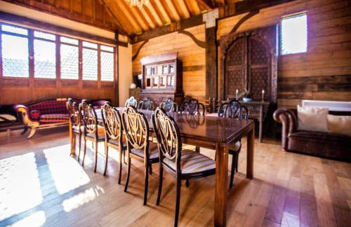 The Timber Barn South Downs West Sussex Sleeps 18 - Foto 3