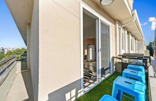 Beverly Hills Penthouse 2 BR Apt with Parking 407 - Photo 18